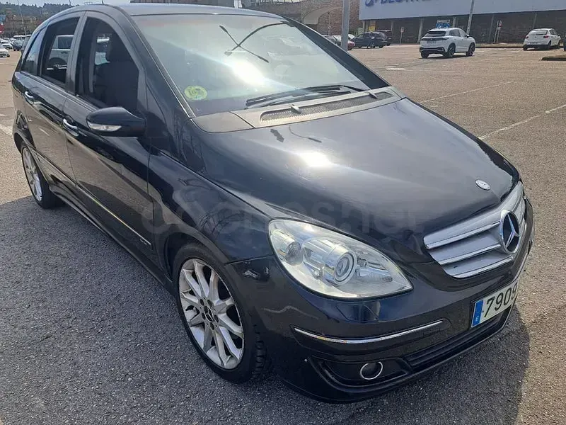 Usado Mercedes B200 140 CV (102 kW) 2010 Negro Monovolumen