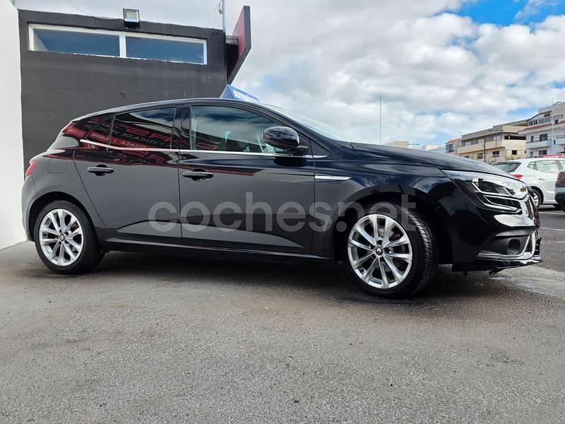 Usado Renault Mégane IV Intens 130 CV (95 kW) 2017 Negro Berlina