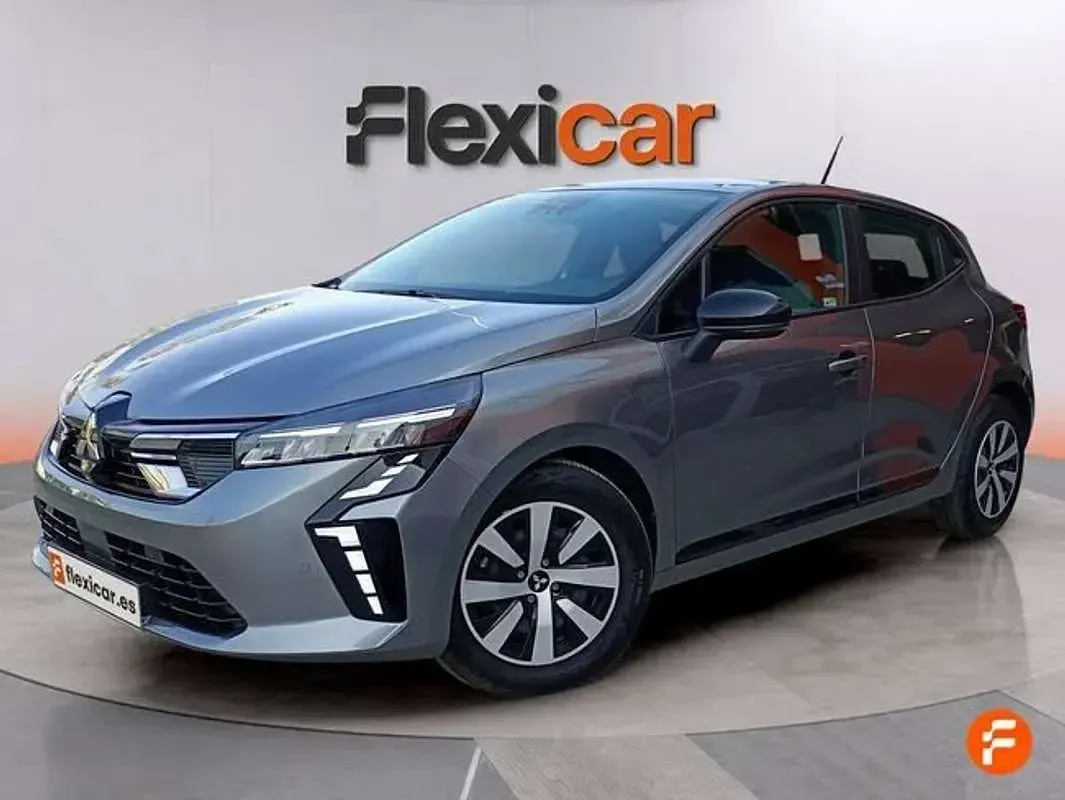 Usado Mitsubishi Colt 91 CV (66 kW) 2025 Gris Utilitario