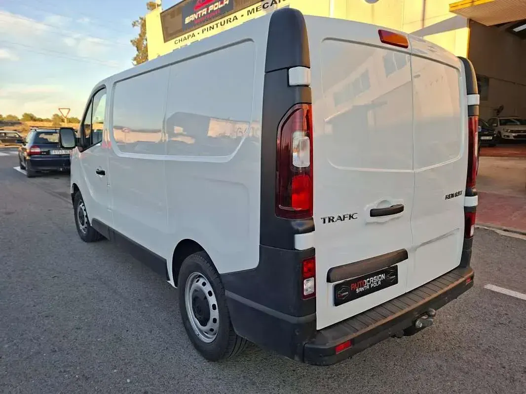 Usado Renault Trafic 150 CV (110 kW) 2024 Blanco Monovolumen
