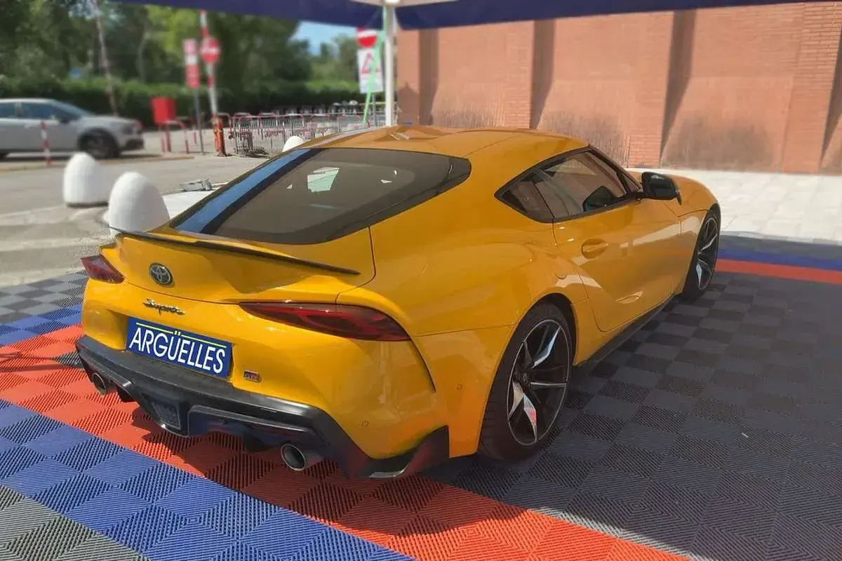 Usado Toyota Supra Premium 340 CV (250 kW) 2022 Amarillo Coupe