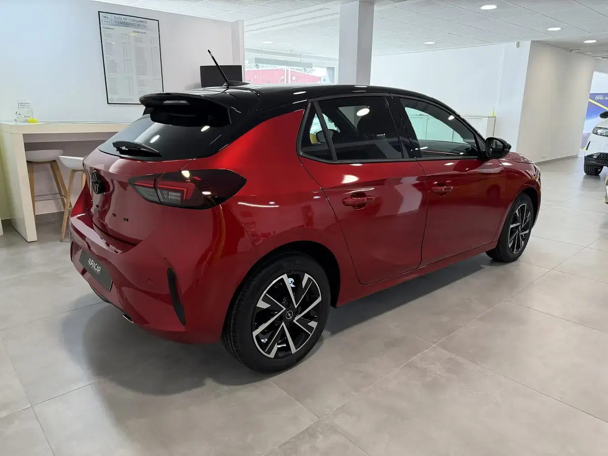 Nuevo Opel Corsa 100 CV (73 kW) 2026 Rojo Berlina