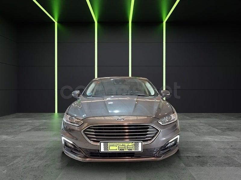 Usado Ford Mondeo Titanium 150 CV (110 kW) 2021 Gris / plata Berlina