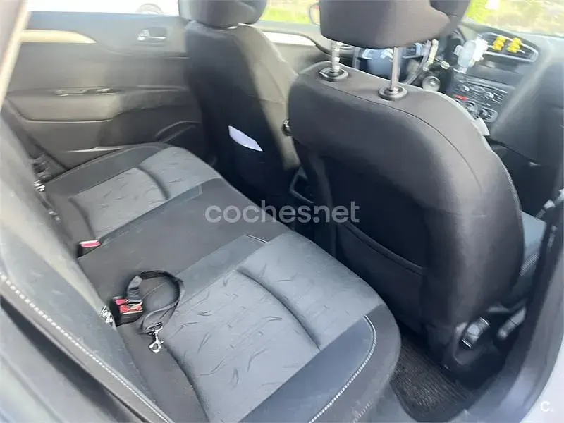 Usado Citroën C4 Seduction 120 CV (88 kW) 2013 Blanco Berlina