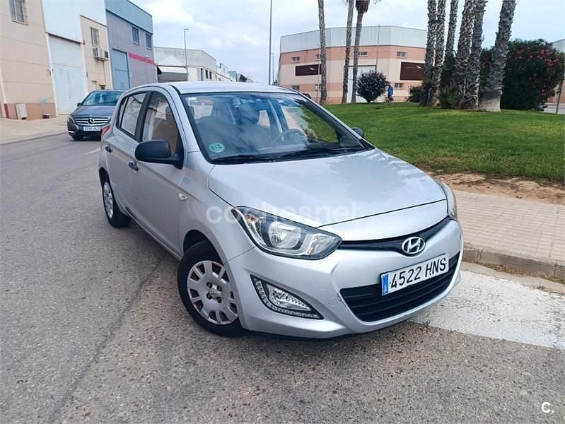 Gris / plata Usado 2013 Hyundai i20 Berlina | 4400 € (Buen precio) - Imagen 1/4