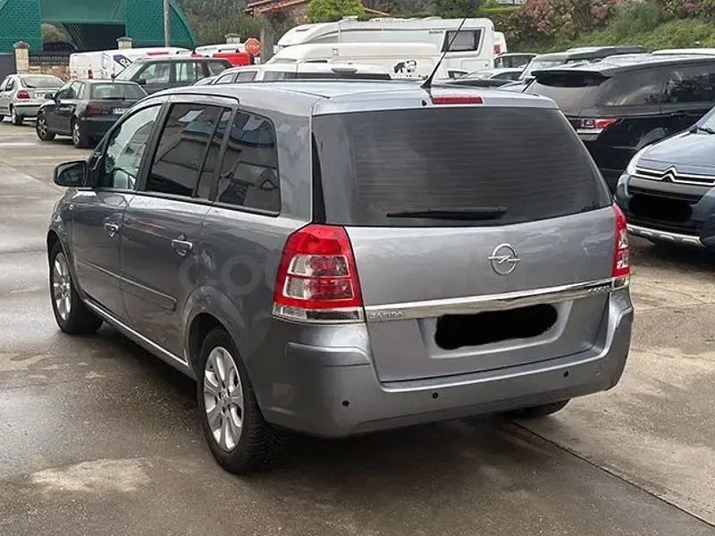 Usado Opel Zafira Essentia 110 CV (80 kW) 2009 Gris / plata Monovolumen