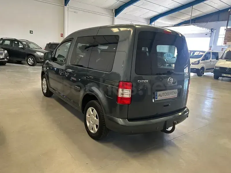 Usado VW Caddy Life 105 CV (77 kW) 2009 Gris / plata Monovolumen