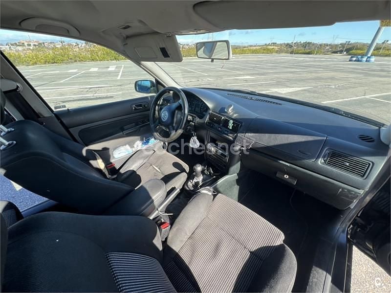 Usado VW Golf IV Highline 115 CV (84 kW) 2000 Negro Familiar