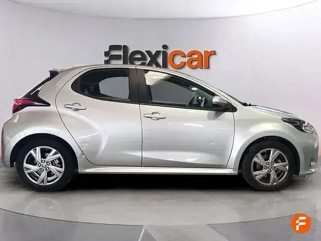 Usado Toyota Yaris Active 116 CV (85 kW) 2025 Gris Utilitario