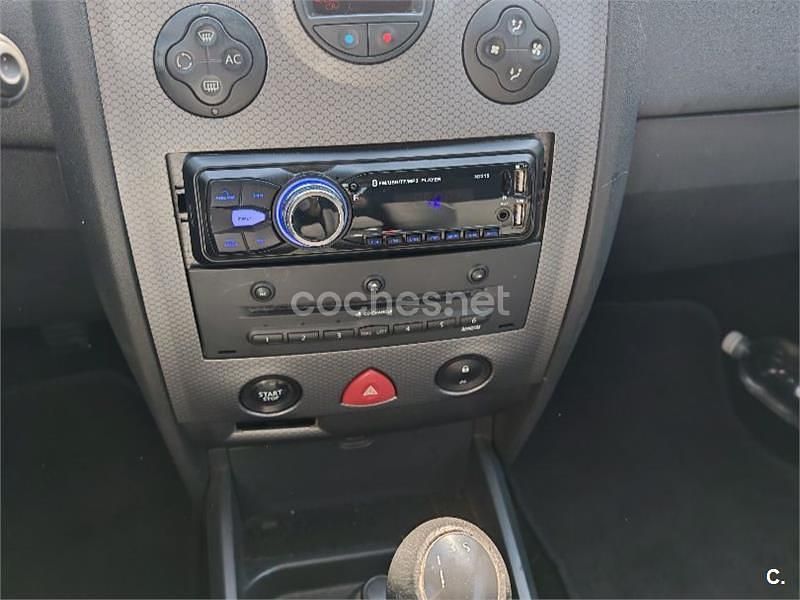Begagnad Renault Mégane II Authentique 120 HK (88 kW) 2003 Svart Sedan