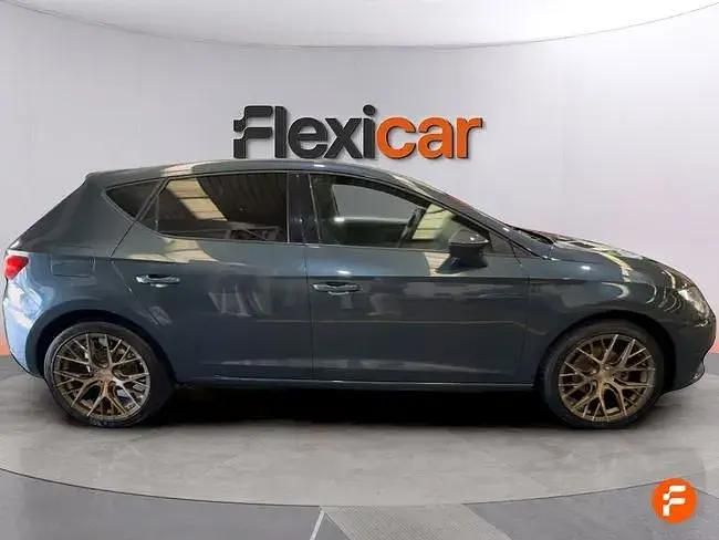 Usado Seat Leon Style 115 CV (84 kW) 2020 Gris