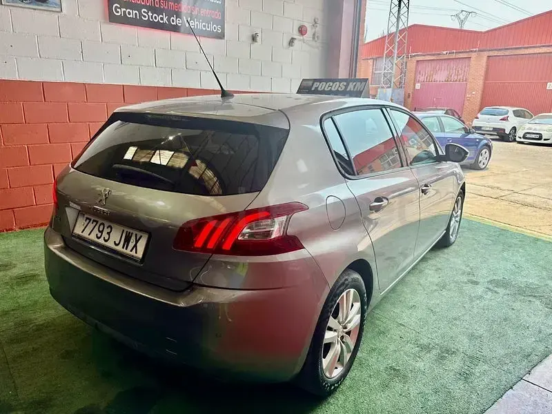 Usado Peugeot 308 Style 110 CV (80 kW) 2017 Gris / plata Berlina