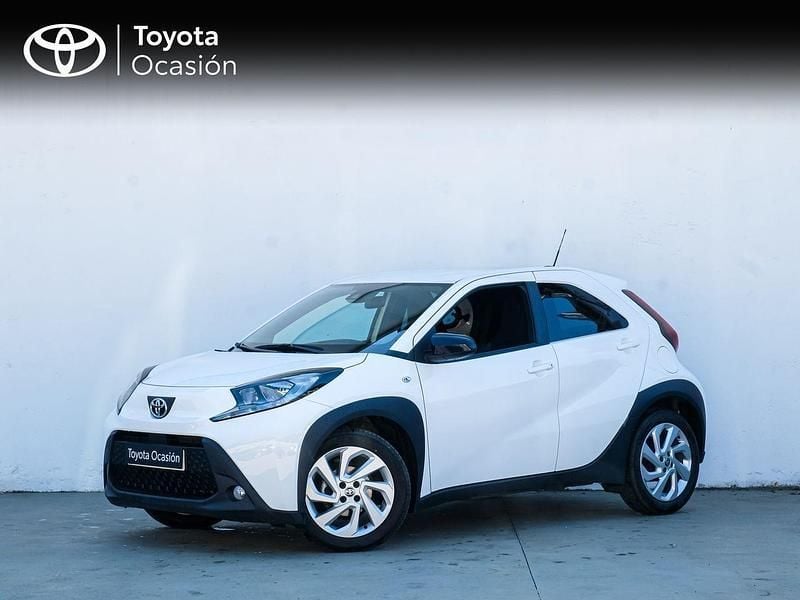 Blanco Usado 2024 Toyota Aygo Play Utilitario | 16.350 € (Un poco caro) - Imagen 1/4
