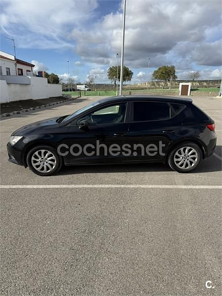 Usado Seat Leon Style 105 CV (77 kW) 2014 Negro Berlina