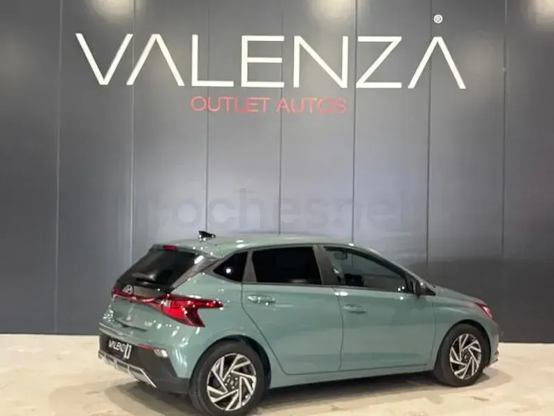 Usado Hyundai i20 84 CV (61 kW) 2025 Verde Utilitario