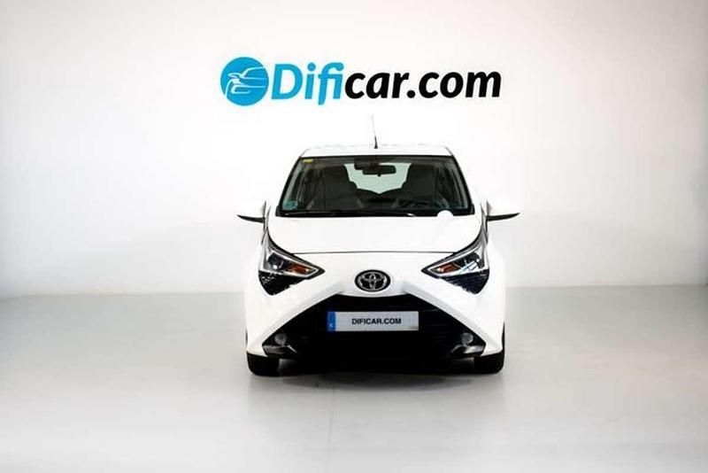 Usado Toyota Aygo X-play 71 CV (52 kW) 2021 Blanco Utilitario