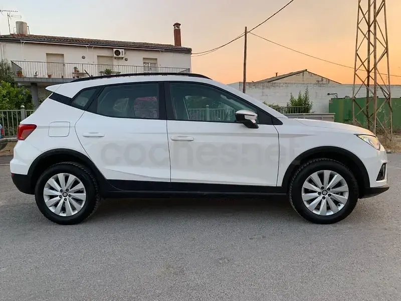 Usado Seat Arona Style 95 CV (69 kW) 2019 Blanco SUV