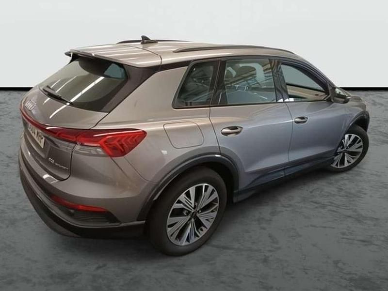 Usado Audi Q4 e-tron Sport 150 kW (204 CV) 2023 Gris SUV