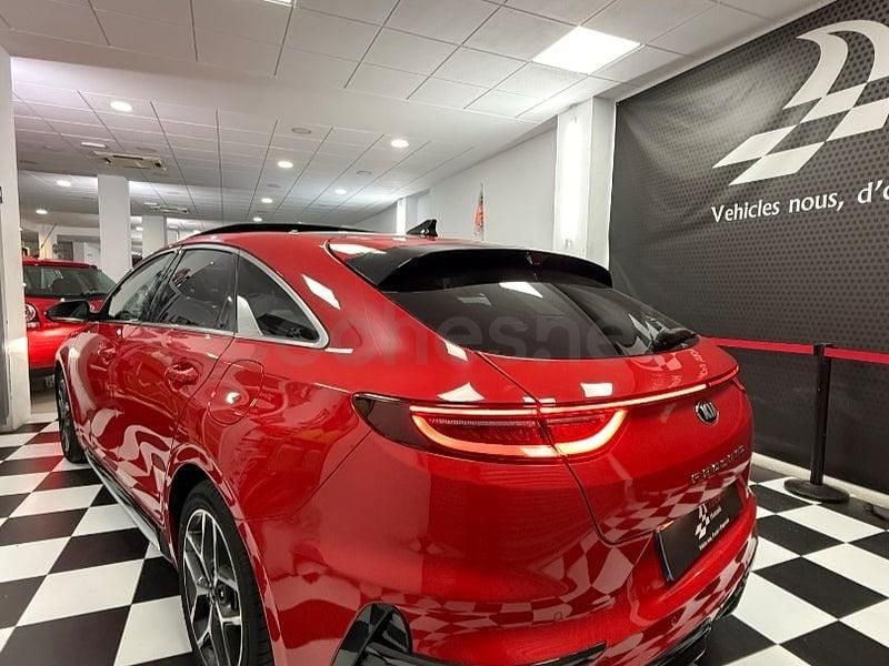 Usado Kia ProCeed GT-Line 120 CV (88 kW) 2020 Rojo Familiar