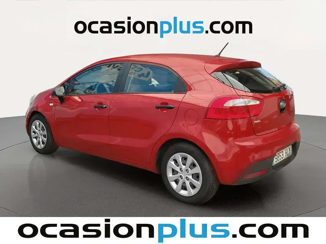 Usado Kia Rio 86 CV (63 kW) 2012 Rojo Utilitario