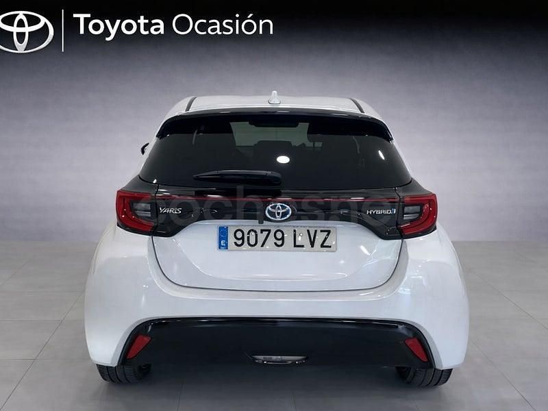 Usado Toyota Yaris Hybrid Style 116 CV (85 kW) 2022 Blanco Berlina