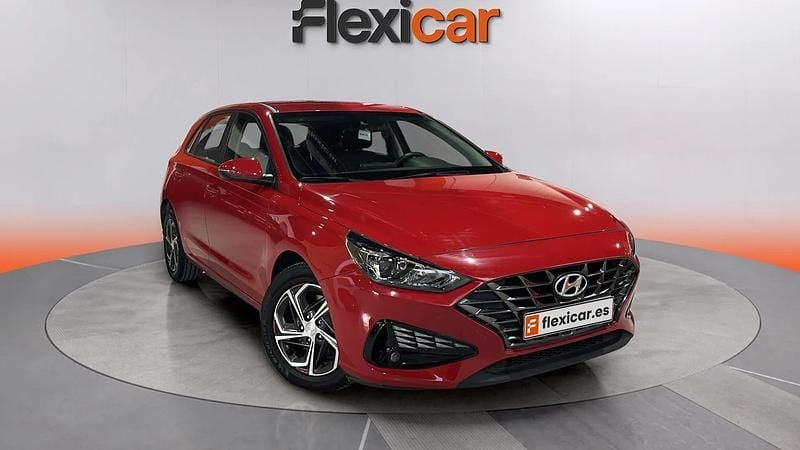 Usado Hyundai i30 120 CV (88 kW) 2024 Rojo Berlina