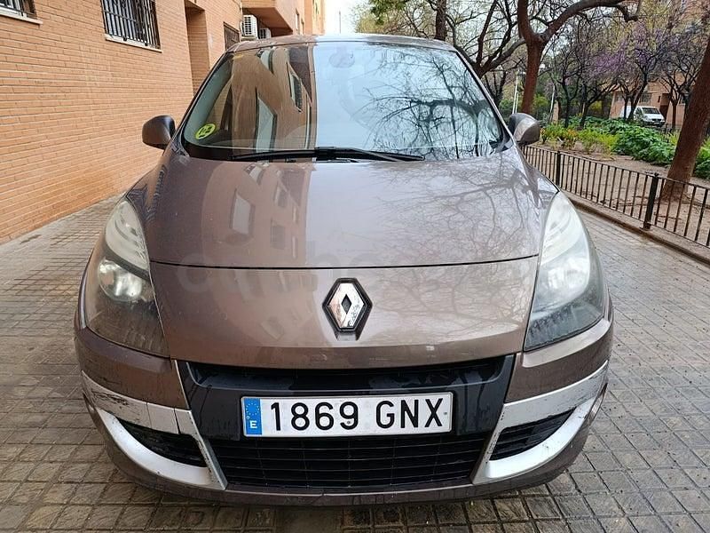 Usado Renault Scénic III Dynamique 130 CV (95 kW) 2010 Marrón Monovolumen