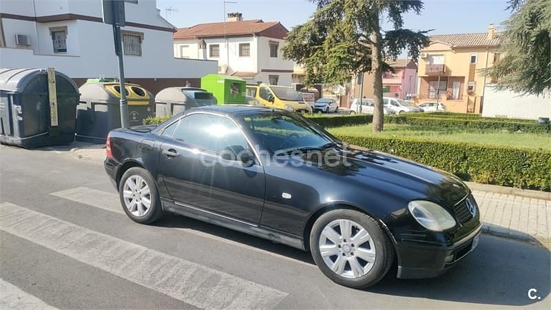Usado Mercedes SLK200 136 CV (100 kW) 1999 Negro Descapotable