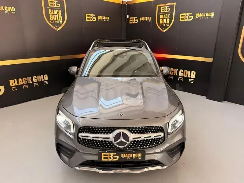 Usado Mercedes GLB200 150 CV (110 kW) 2021 Gris / plata SUV