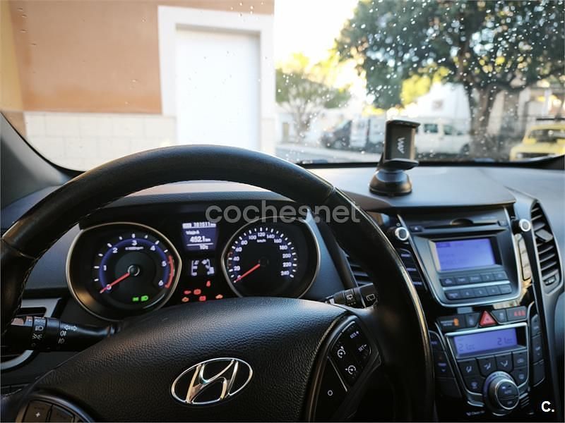 Usado Hyundai i30 GO! 110 CV (80 kW) 2016 Blanco Berlina