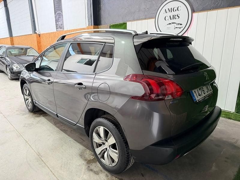 Usado Peugeot 2008 Active 110 CV (80 kW) 2015 Gris / plata SUV