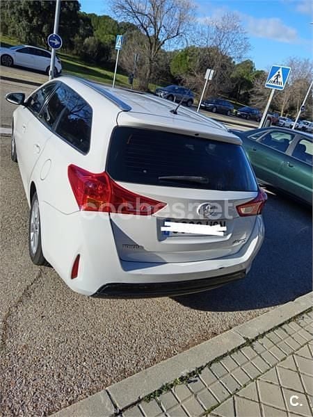 Usado Toyota Auris Live 124 CV (91 kW) 2013 Blanco Familiar