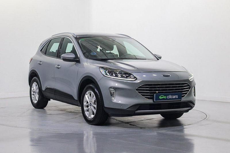 Usado Ford Kuga Titanium 191 CV (140 kW) 2022 Gris / plata SUV