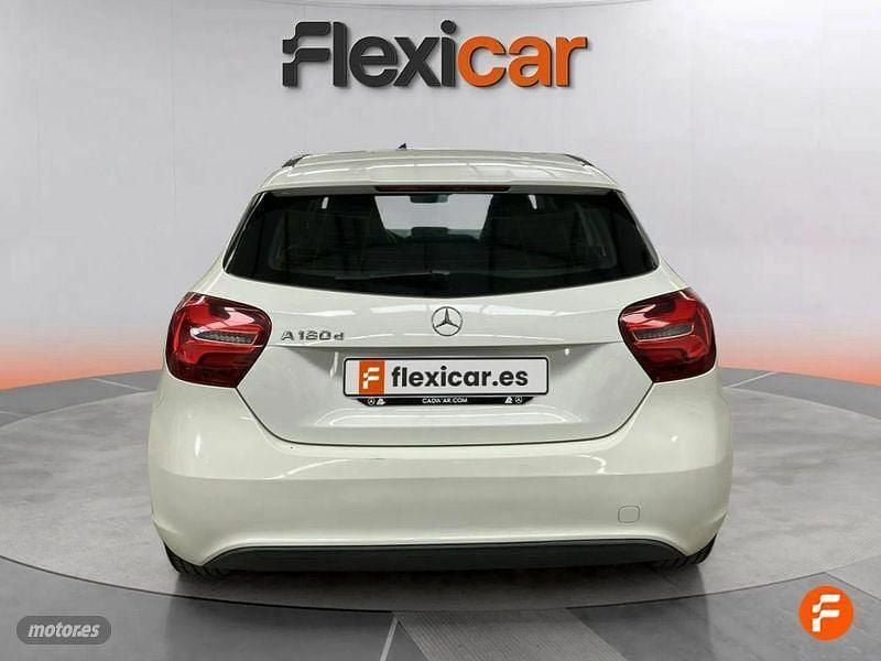 Usado Mercedes A180 Urban 109 CV (80 kW) 2016 Blanco Berlina