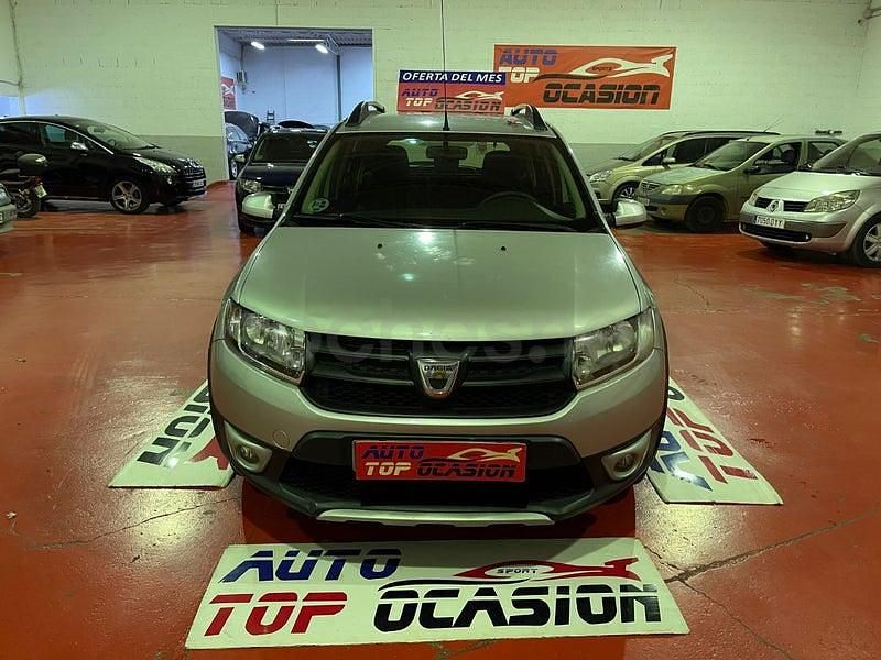 Usado Dacia Sandero Stepway 90 CV (66 kW) 2014 Gris / plata Berlina