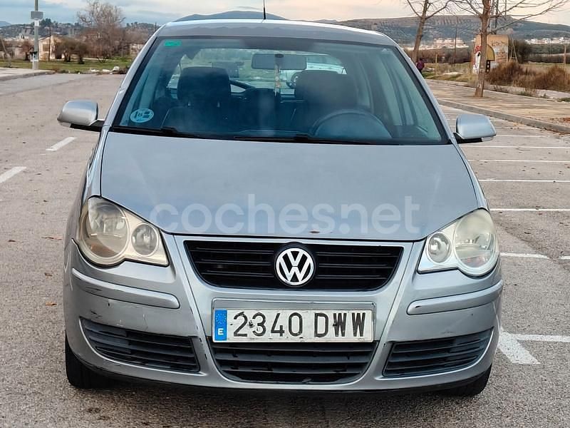 Usado VW Polo Match 70 CV (51 kW) 2006 Gris / plata Berlina