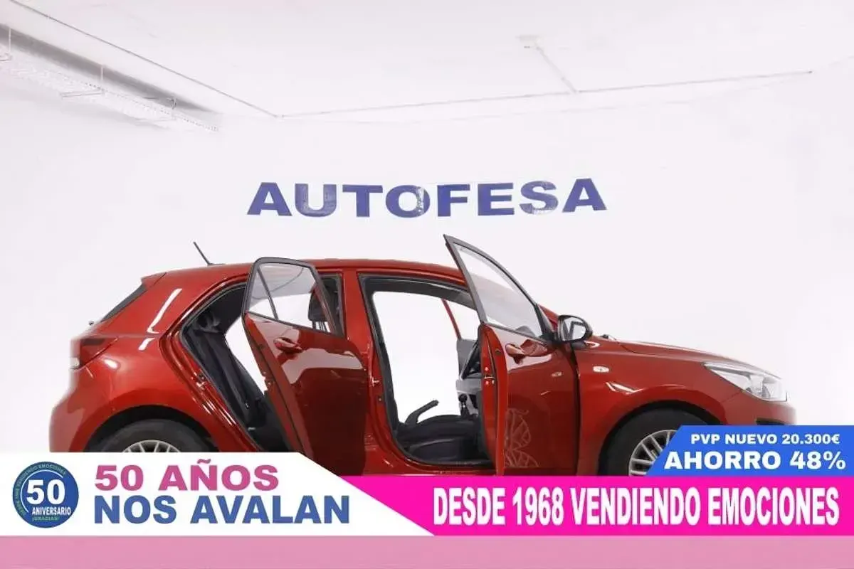 Usado Kia Rio 84 CV (61 kW) 2022 Rojo Berlina