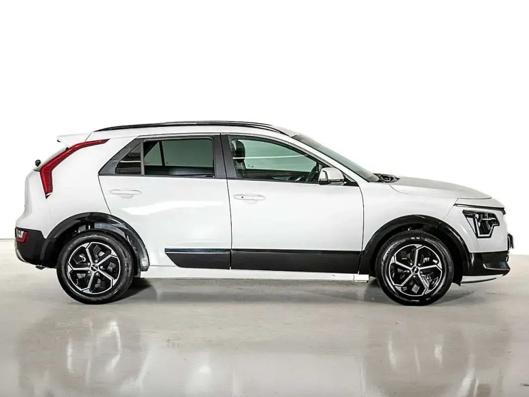 Usado Kia Niro 141 CV (103 kW) 2023 Blanco SUV