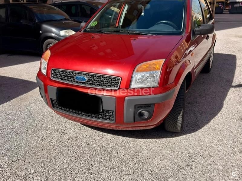 Usado Ford Fusion Trend 80 CV (58 kW) 2006 Rojo Utilitario