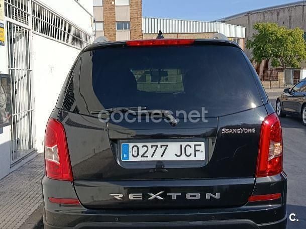 Usado Ssangyong (KGM) Rexton 155 CV (114 kW) 2015 Negro SUV