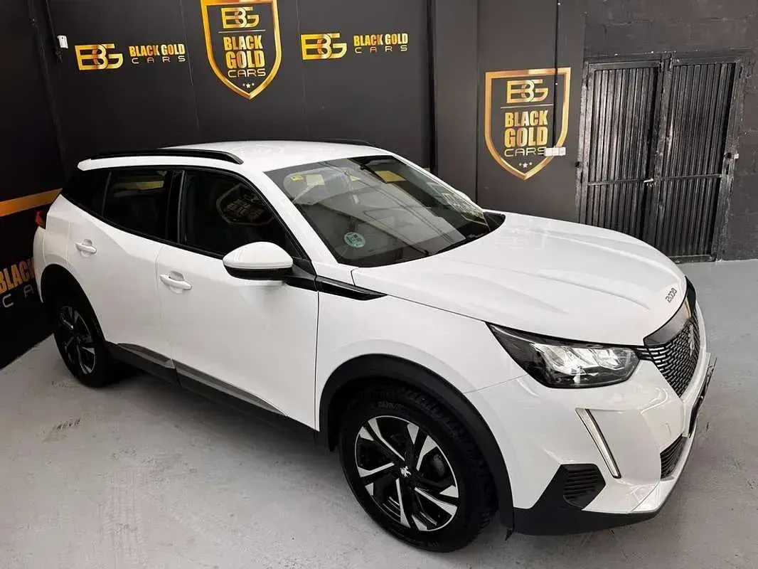 Usado Peugeot 2008 Allure 110 CV (80 kW) 2021 Blanco SUV