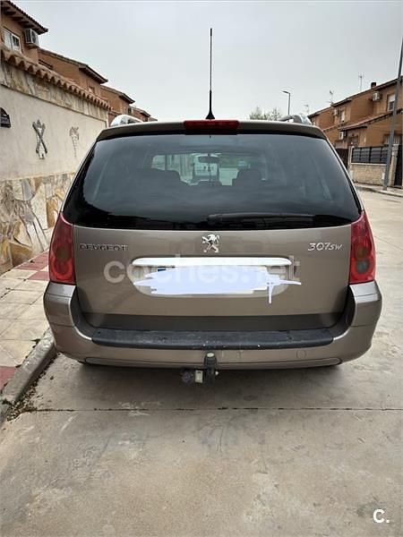 Usado Peugeot 307 110 CV (80 kW) 2004 Gris / plata Familiar