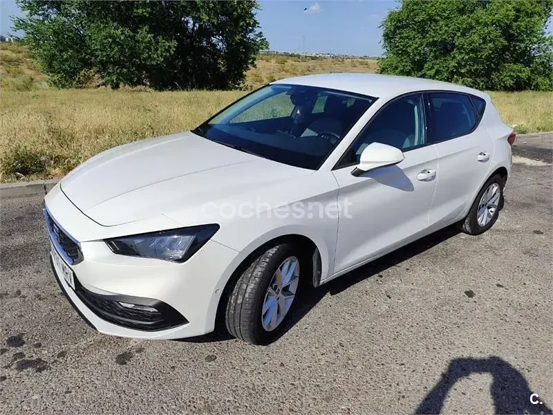 Usado Seat Leon Style 110 CV (80 kW) 2024 Blanco Berlina