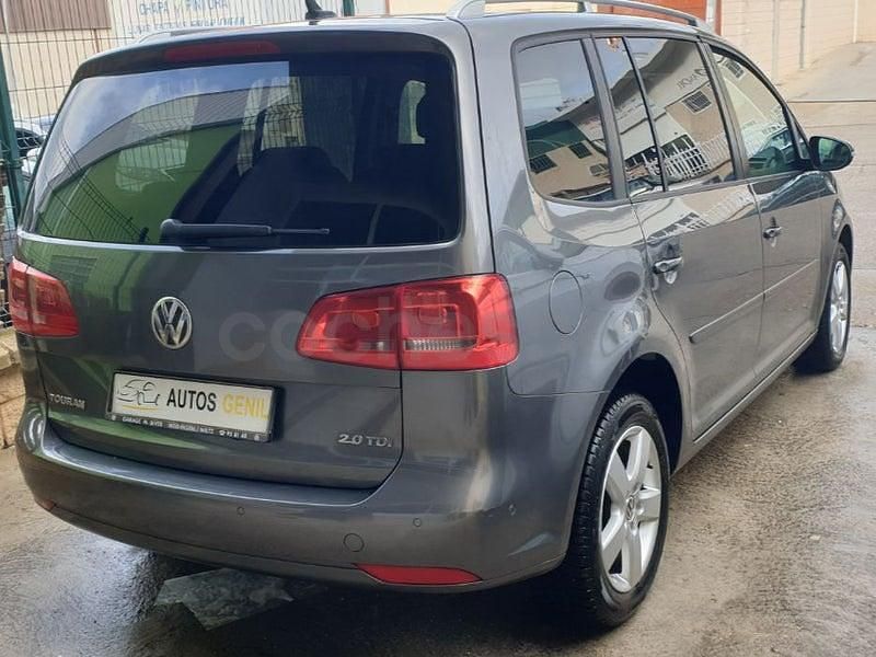 Usado VW Touran Sport 140 CV (102 kW) 2014 Gris / plata Monovolumen
