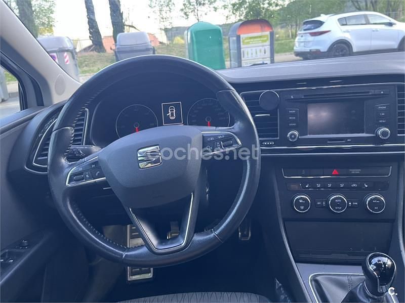 Usado Seat Leon Style 105 CV (77 kW) 2013 Blanco Berlina