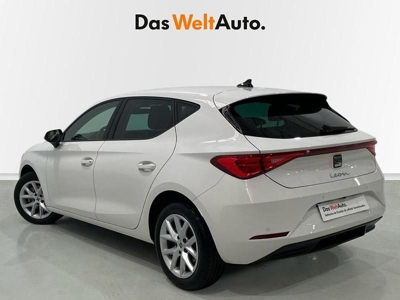 Usado Seat Leon Style 115 CV (84 kW) 2021 Blanco