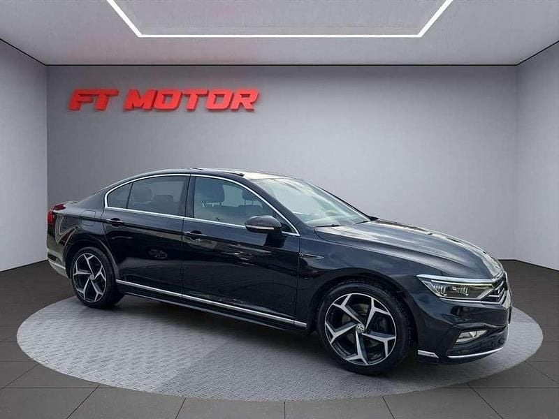 Negro Usado 2020 VW Passat R-line Berlina | 17.499 € (Precio justo) - Imagen 1/4