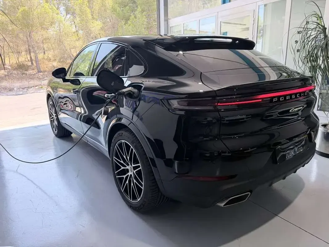 Usado Porsche Cayenne 470 CV (345 kW) 2025 Negro SUV