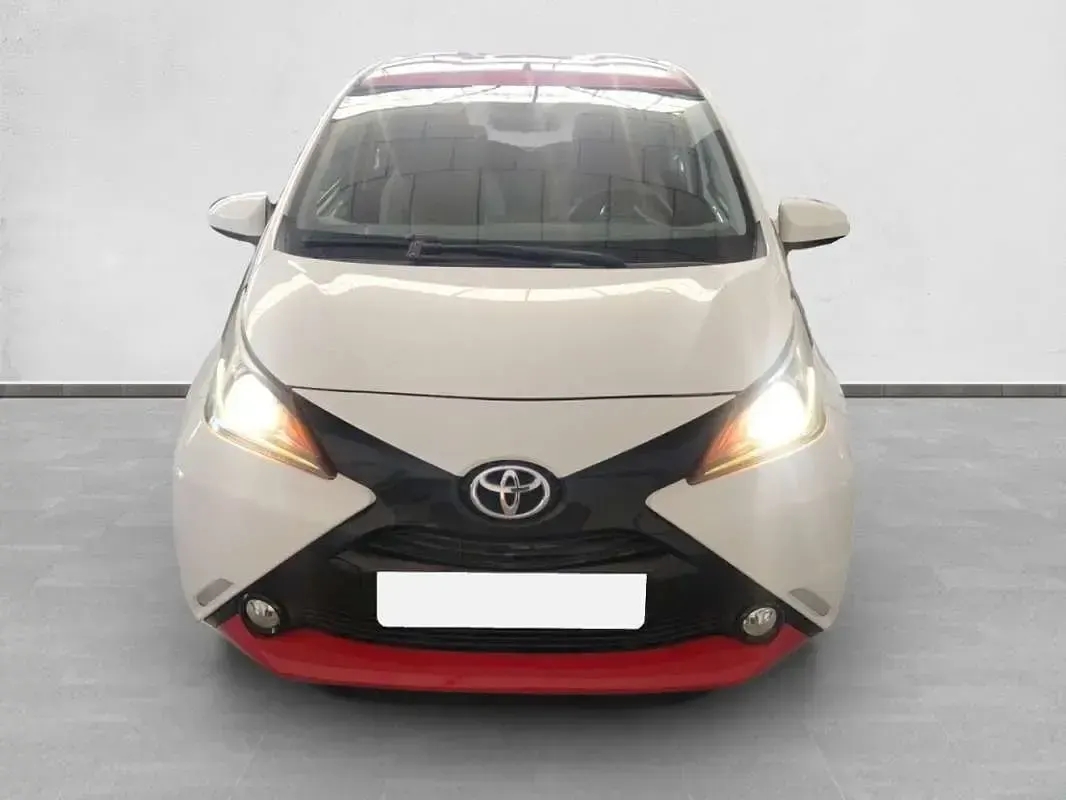 Usado Toyota Aygo X-cite 69 CV (50 kW) 2016 Blanco Utilitario