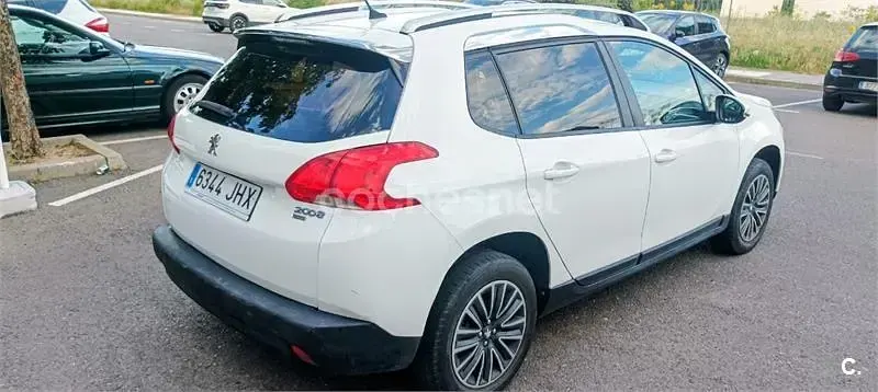 Usado Peugeot 2008 Style 110 CV (80 kW) 2015 Blanco SUV